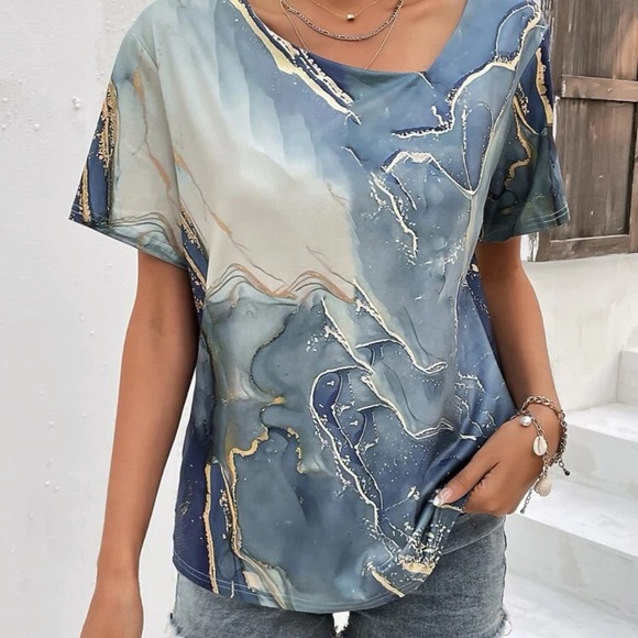 MARBLE PRINT ASYMMETRICAL NECKLINE PRINT TEE - Picture 4 of 5